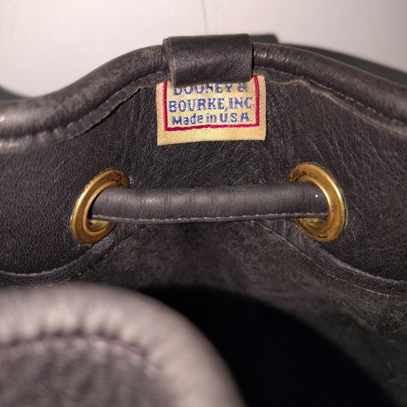 Vintage Dooney & Bourke Black Leather Drawstring Bucket Backpack Convertible Bag - Picture 13 of 16